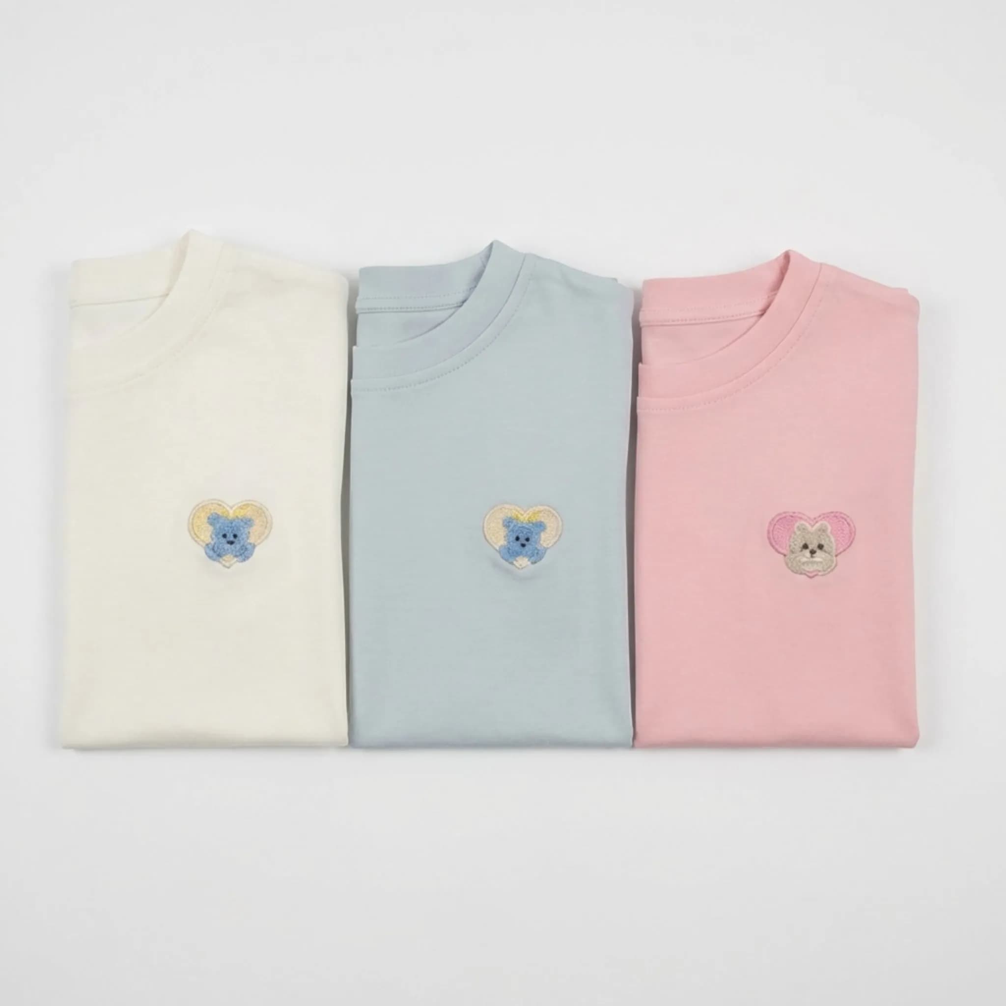 小熊愛心貼布的白色短袖兒童T恤